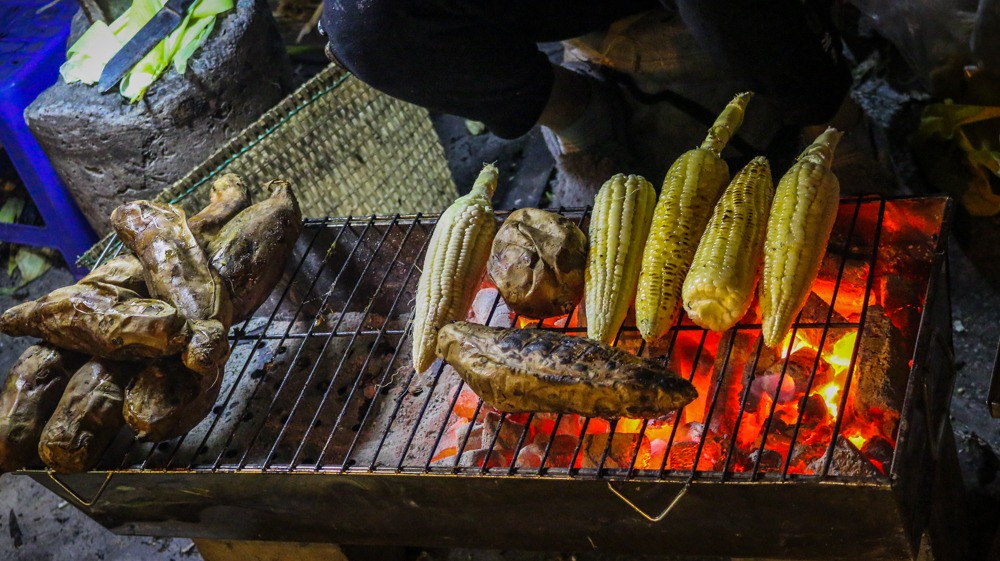 Tiệm may truyền thống ở chợ Hôm Hà Nội
