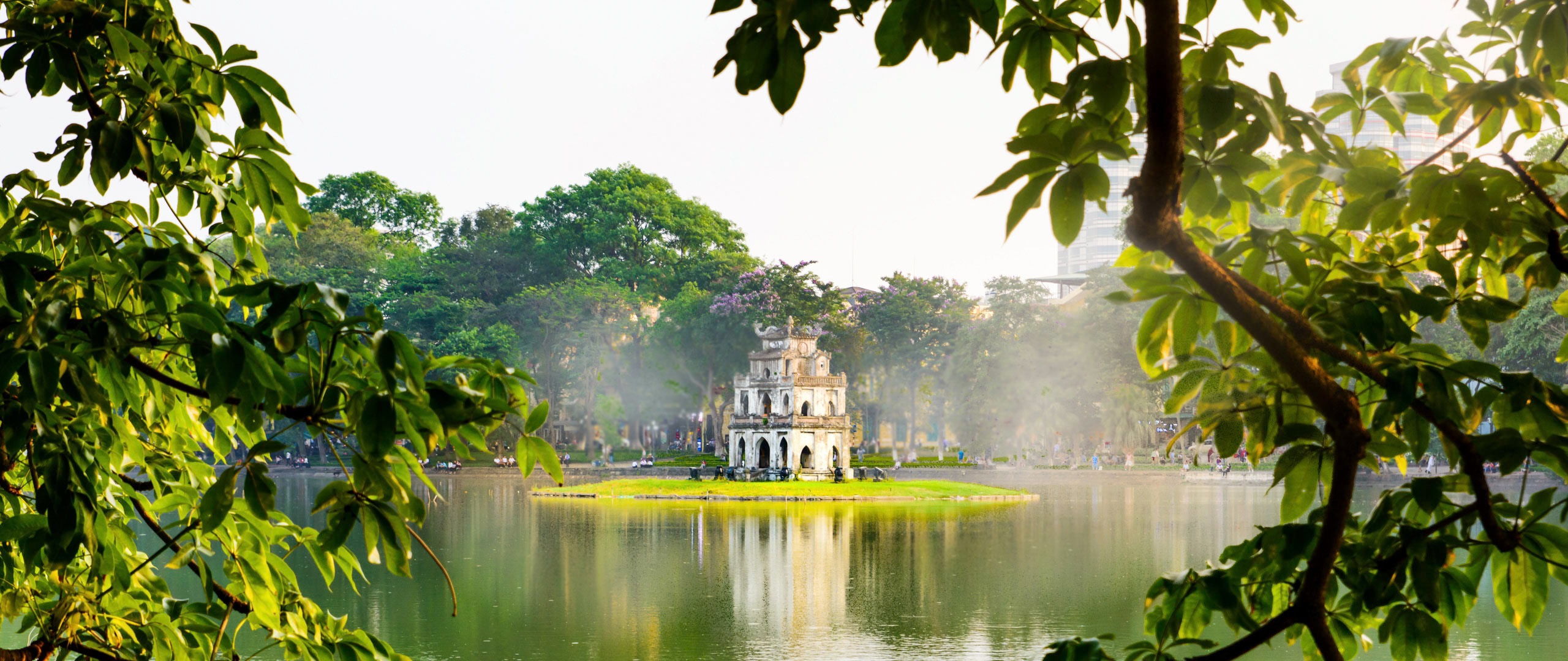 Kinh nghiệm du lịch Hà Nội ngắm Hồ Gươm cổ kính