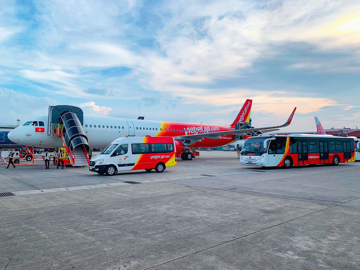 Dịch vụ xe trung chuyển đưa đón sân bay