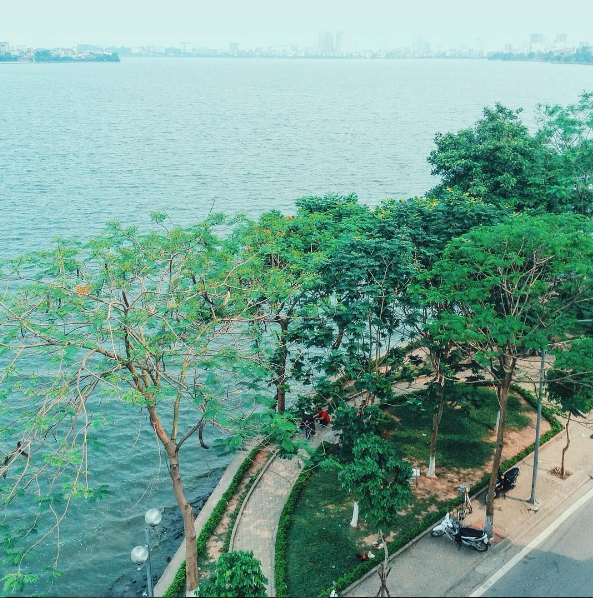 Không gian tầng 5 quán cà phê Hồ Tây