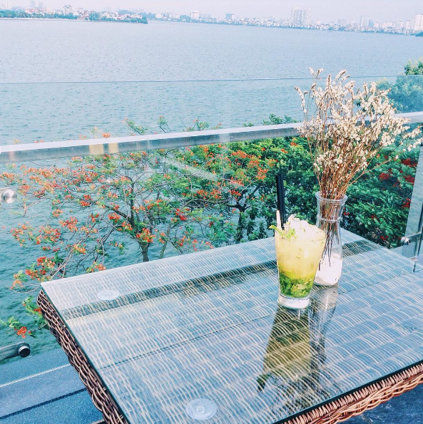 View từ quán cà phê Hồ Tây Zun Kun’s Coffee