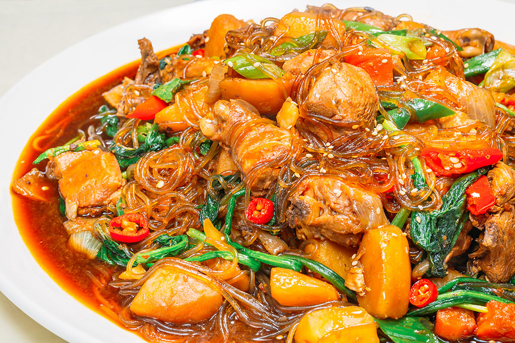 Gà kho An Đông màu sắc bắt mắt