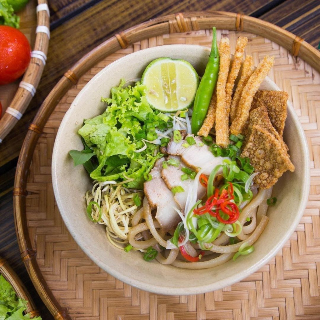 Cao lầu đặc sản khi du lịch Hội An