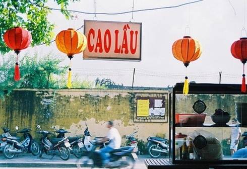 Một cửa hàng bán cao lầu ở Hội An hoài cổ