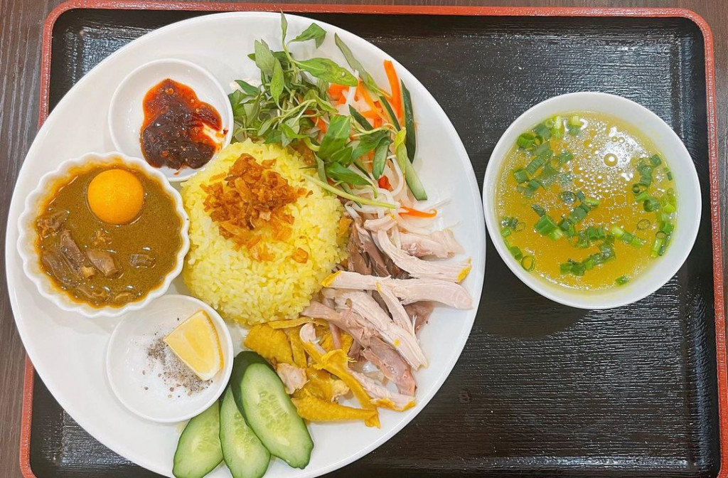 Cơm gà Hội An - món ăn đặc sản Hội An