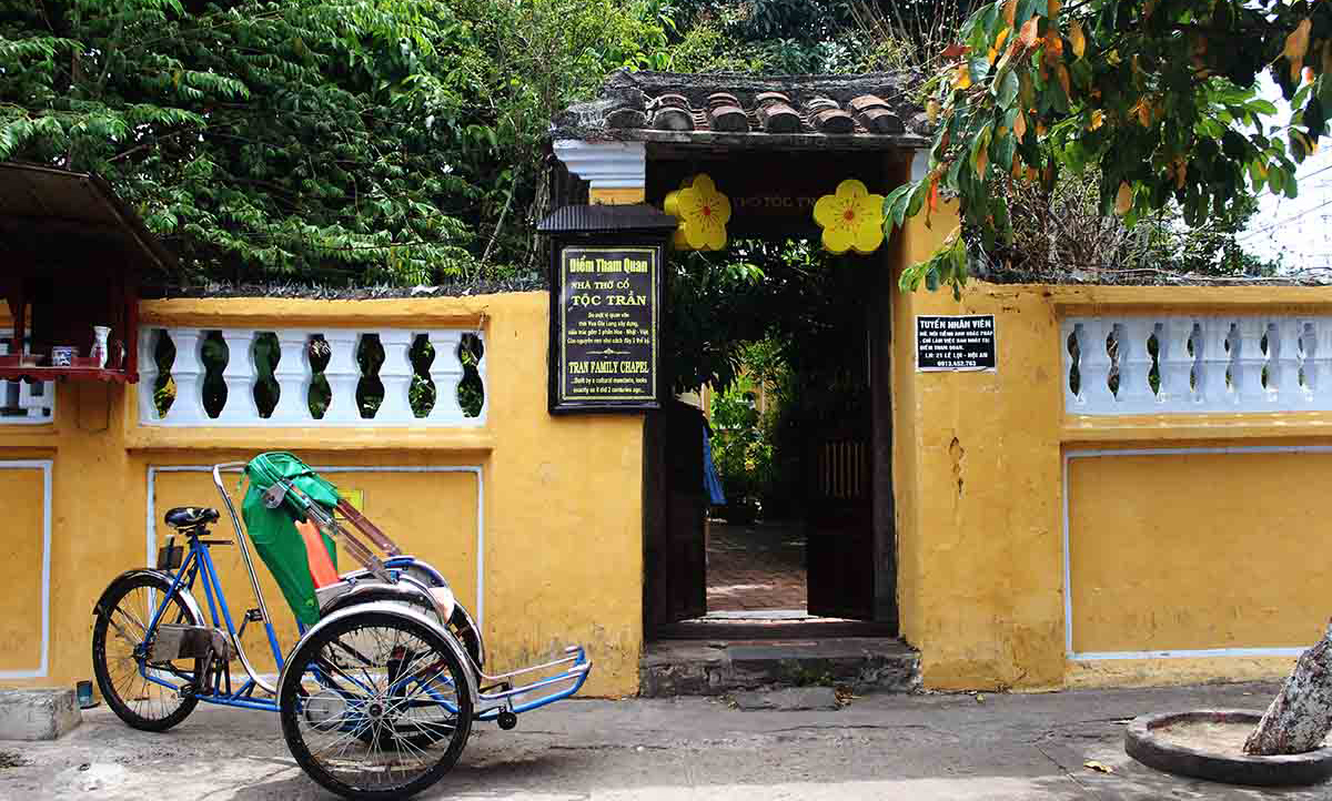 Cổ vật bên trong Nhà thờ Tộc Trần