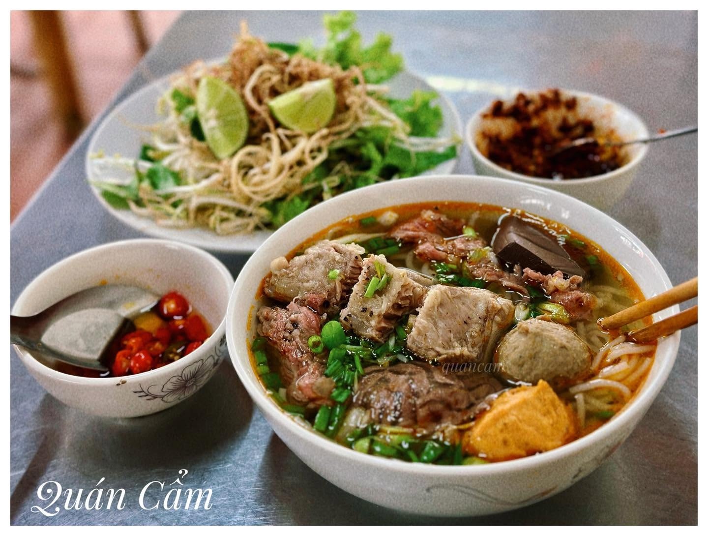 Bún bò Quán Cẩm - quán ăn ngon ở Huế