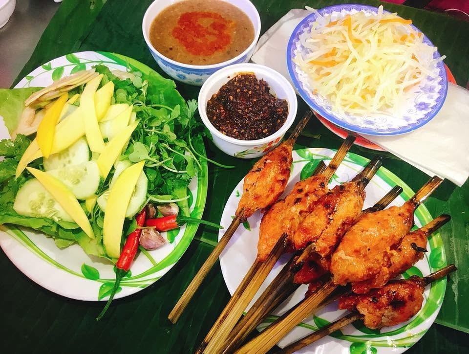 Nem lụi Tài Phú - quán ăn ngon ở Huế