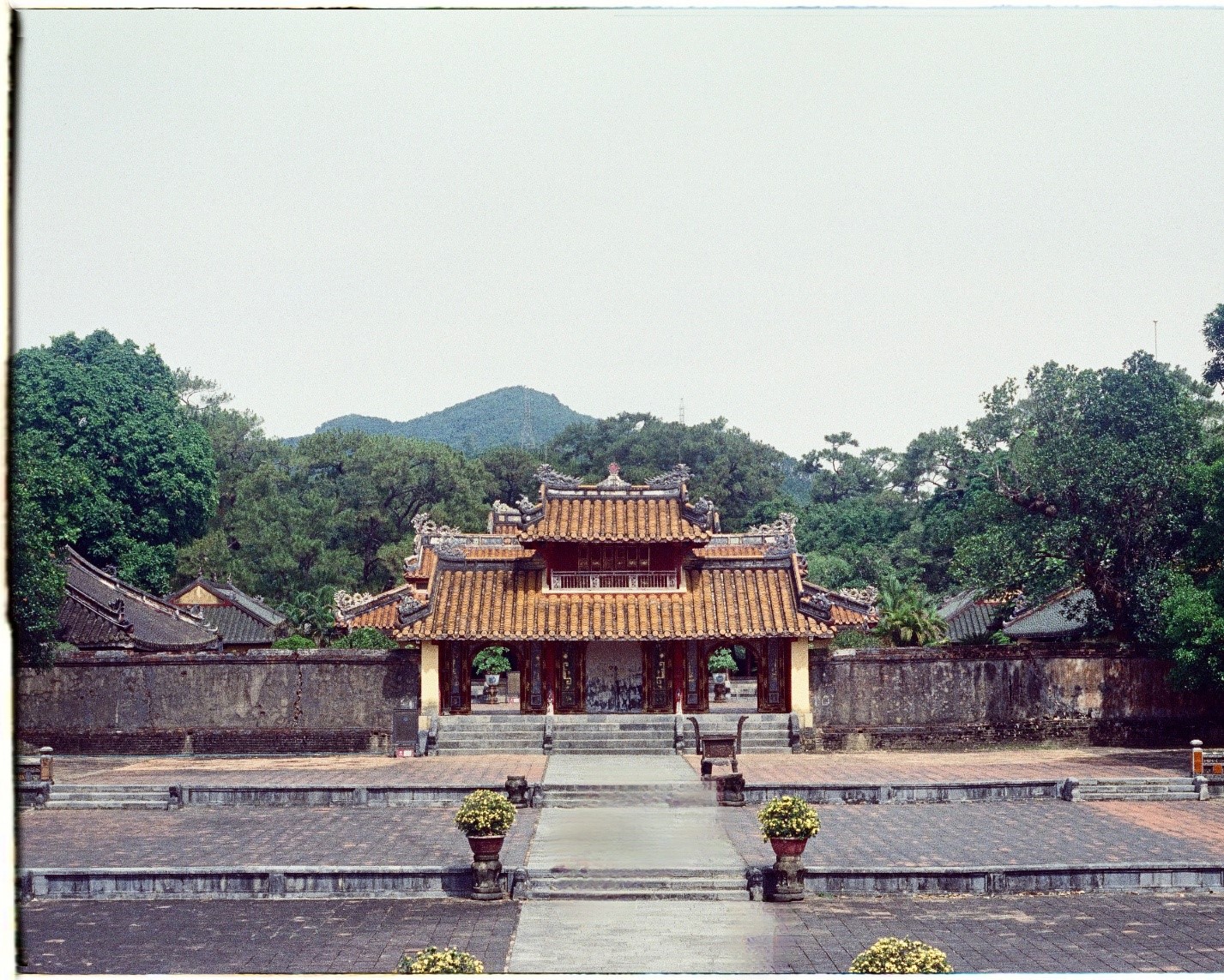 Nghệ thuật làm hoa sen giấy tại làng nghề