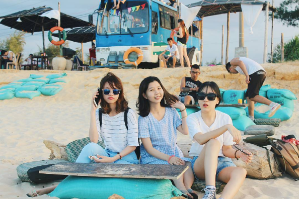 Bus Café view biển cực chill khi du lịch Huế