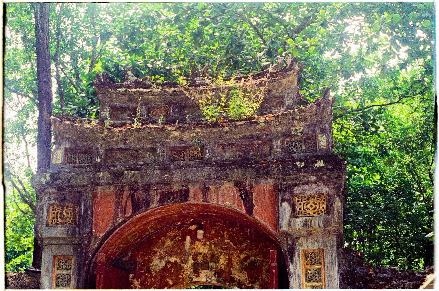Bãi biển Hàm Rồng khi du lịch Huế