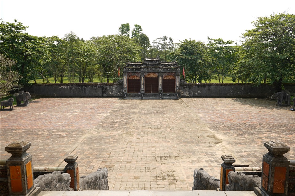 Lối vào trang nghiêm lăng Minh Mạng Huế