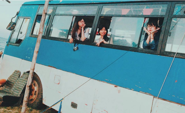 Menu đồ uống đa dạng tại Bus Café