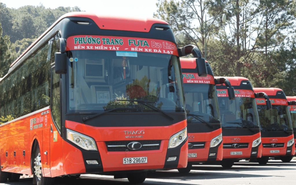 Xe khách di chuyển đến Lâm Đồng