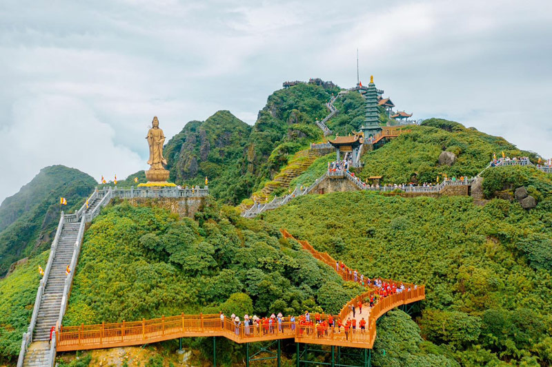 Đường trekking chinh phục Fansipan khi du lịch Lào Cai