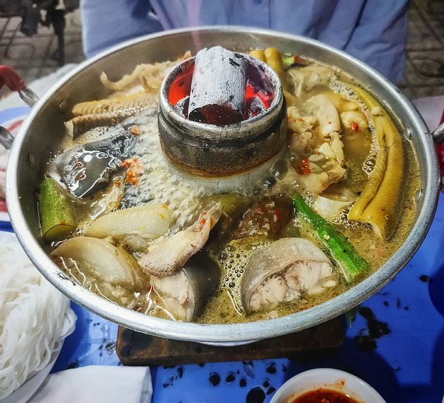 Lẩu mắm đặc sản khi du lịch miền Tây ăn gì