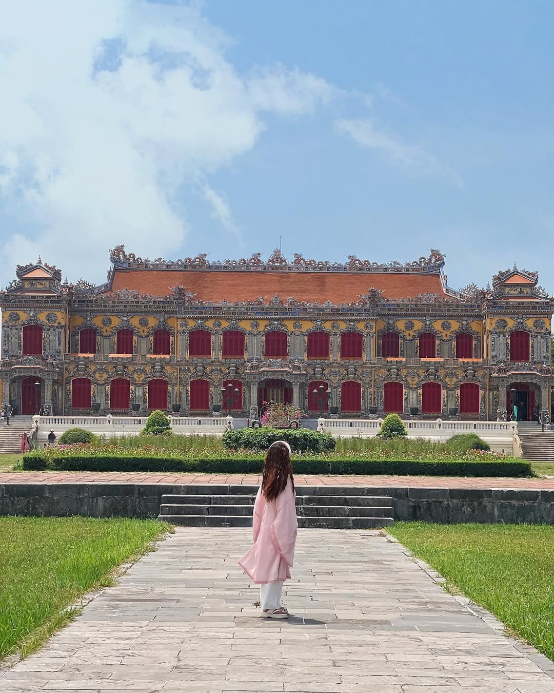 Điện Kiến Trung Huế điểm đến yên bình solo