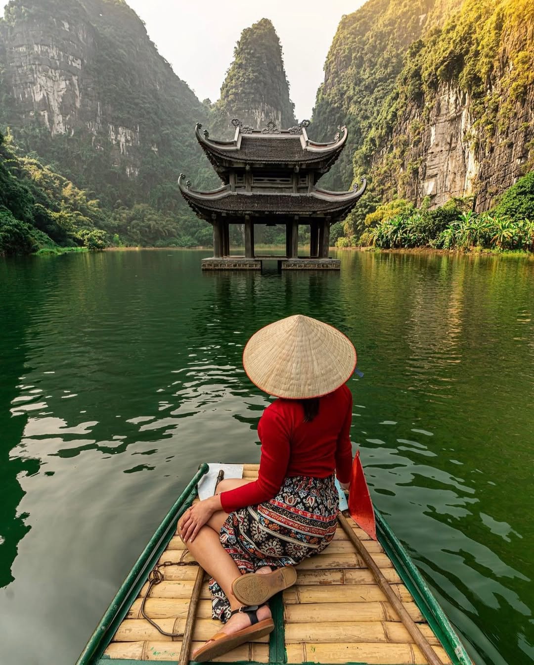 Ninh Bình đẹp tựa tranh cho du lịch một mình
