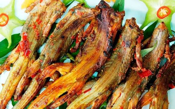 Món dông nướng đặc sản khi du lịch Mũi Né