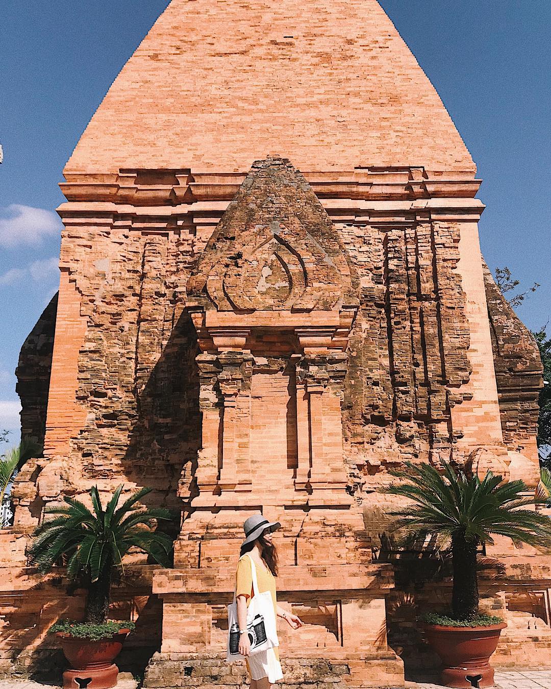 Vẻ đẹp cổ kính của di tích Tháp Bà Ponagar Nha Trang