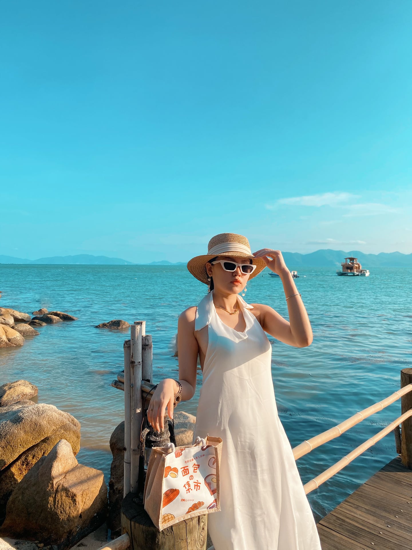 Hoàng hôn bình yên trên vịnh Ninh Vân