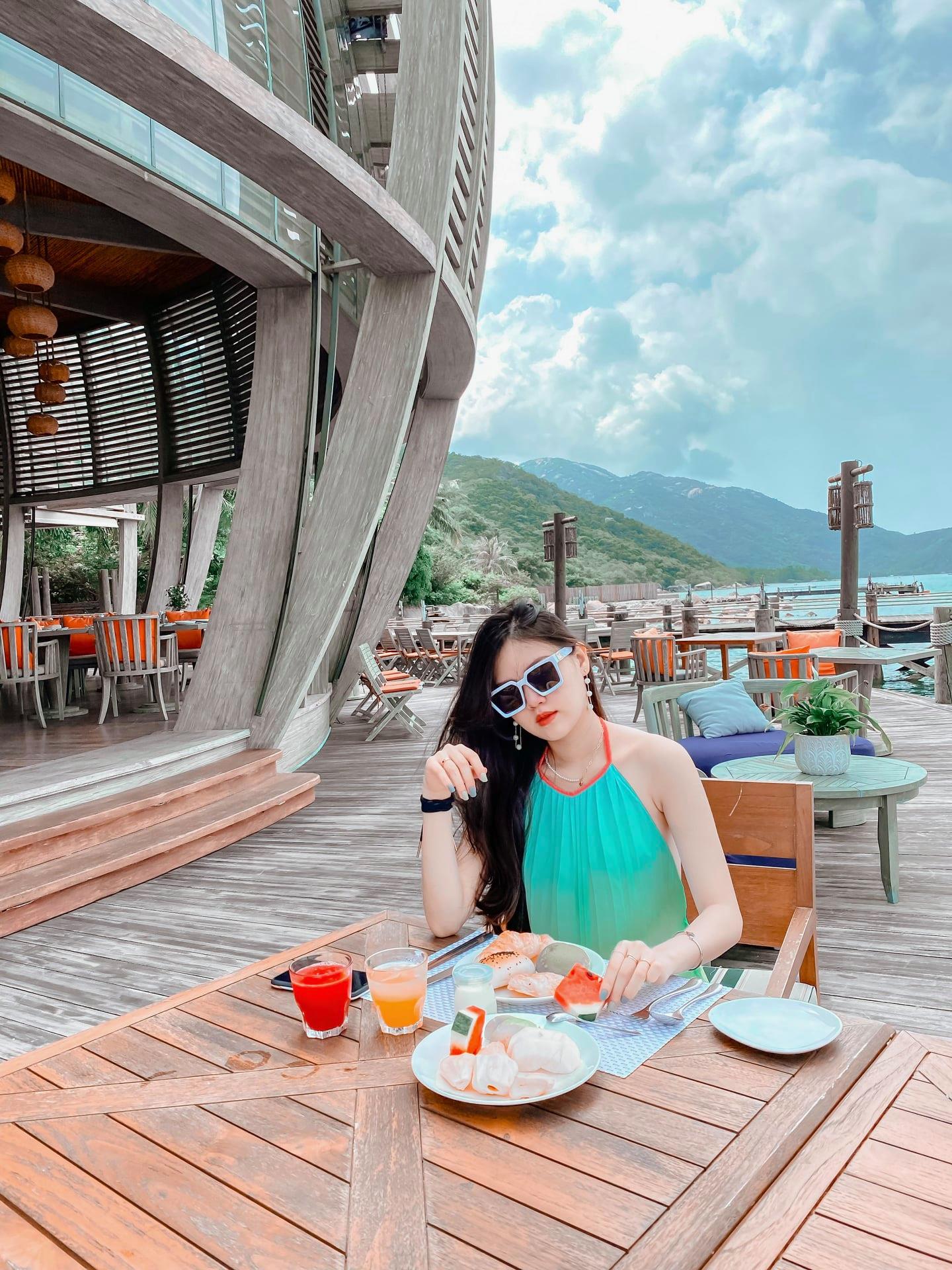 Bữa tối lãng mạn bên bờ biển Nha Trang
