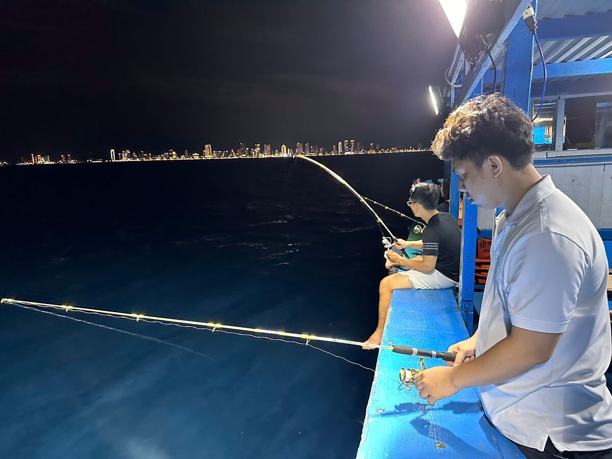 Trải nghiệm câu mực đêm hấp dẫn tại Nha Trang