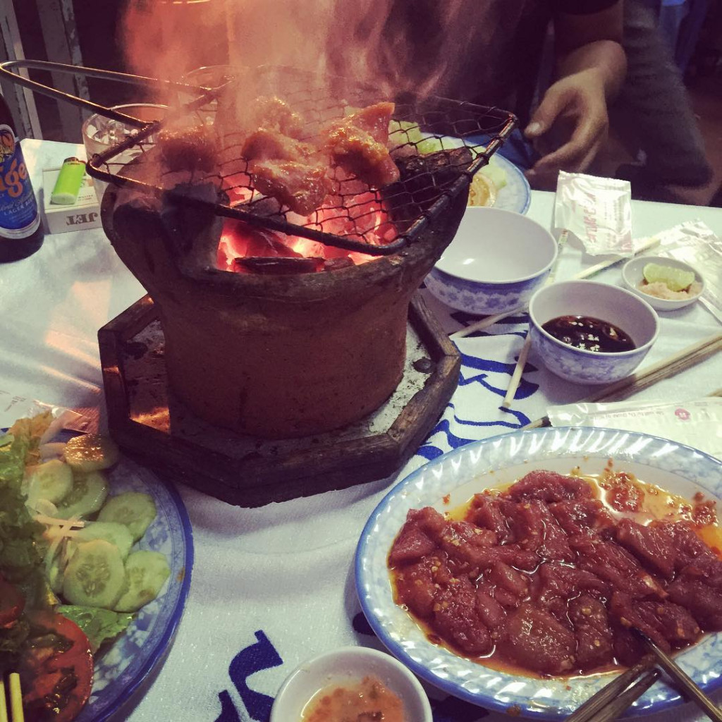 Bò Lạc Cảnh nướng than hồng thơm nức mũi