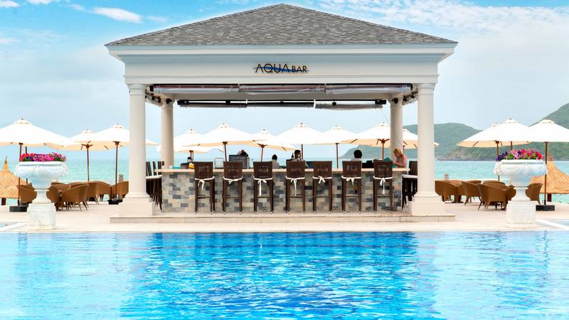 Quầy bar sát biển lãng mạn tại Nha Trang