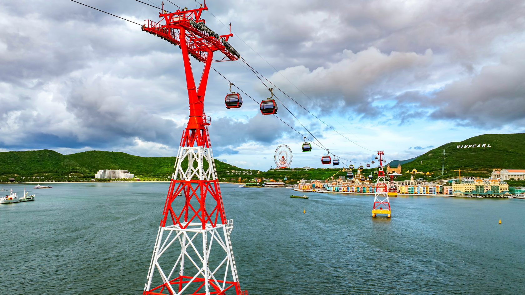 Cáp treo vượt biển Vinpearl Harbour Nha Trang