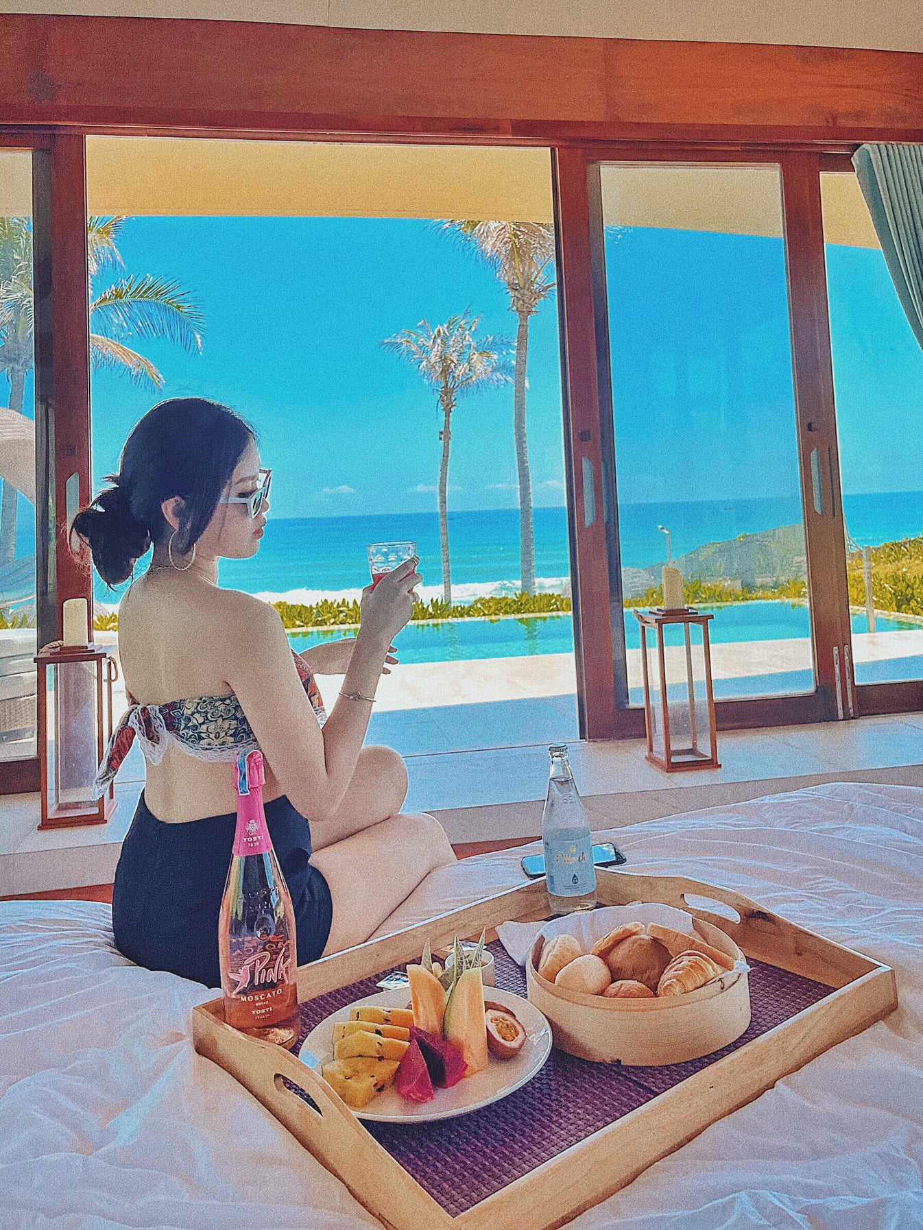 Hồ bơi vô cực hướng biển tại Cam Ranh