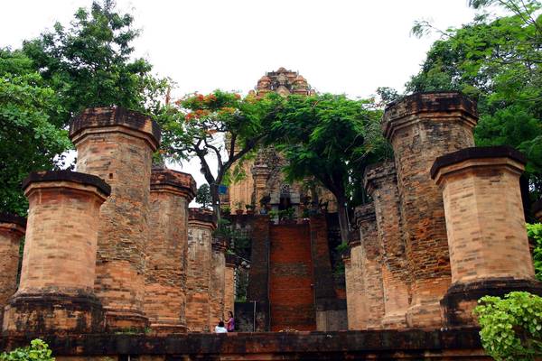 Tháp bà PoNagar di tích lịch sử Nha Trang