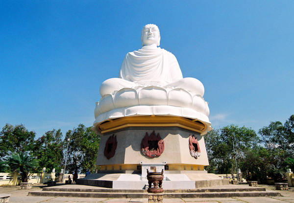 Chùa Long Sơn địa điểm du lịch tâm linh Nha Trang