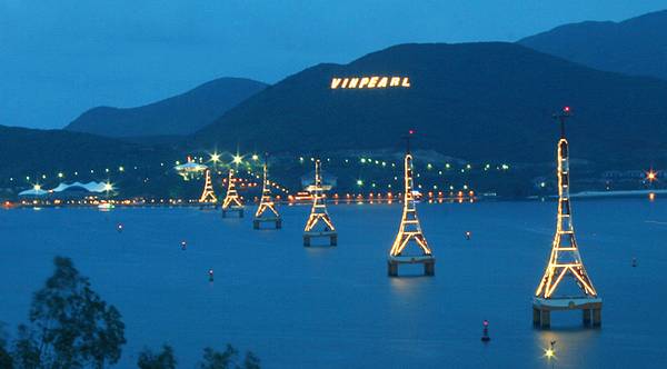 Cáp treo qua Vinpearl Land. Ảnh: ST