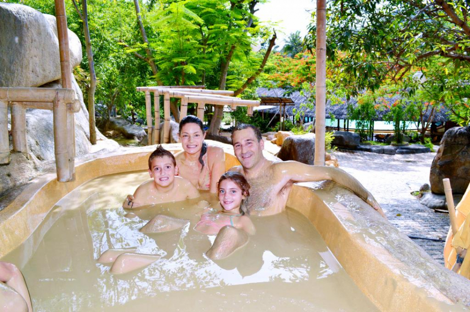 Tắm bùn. Ảnh: i-resort.vn.