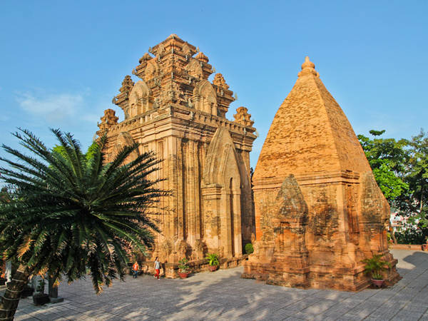 Toàn cảnh di tích Tháp Bà Po Nagar từ trên cao