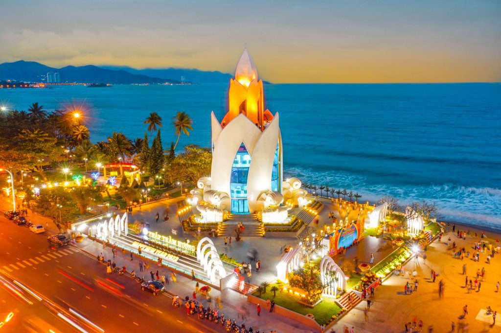 Tháp Trầm Hương lung linh khi du lịch Nha Trang về đêm