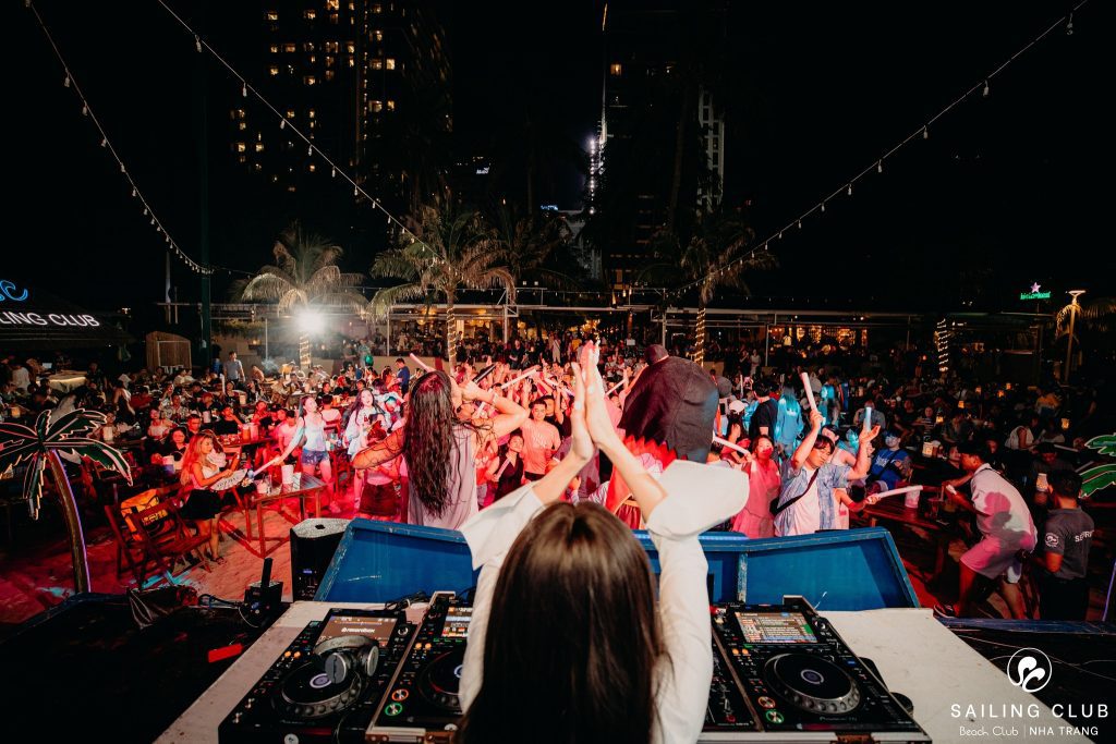 Không khí sôi động tại các club Nha Trang về đêm
