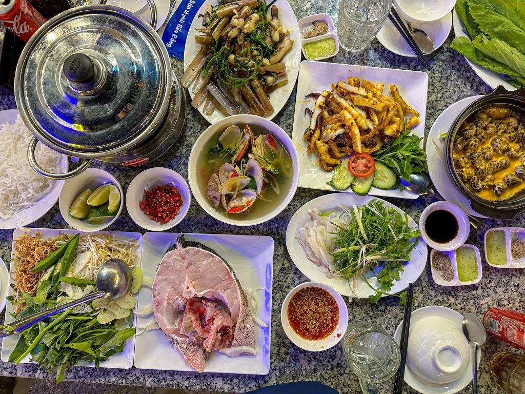 Thưởng thức hải sản đêm tươi ngon tại Nha Trang