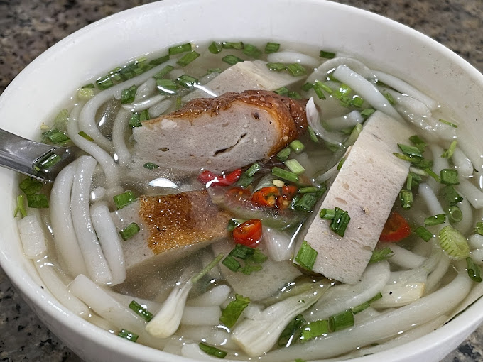 Tô bánh canh chả cá Phan Rang giản dị