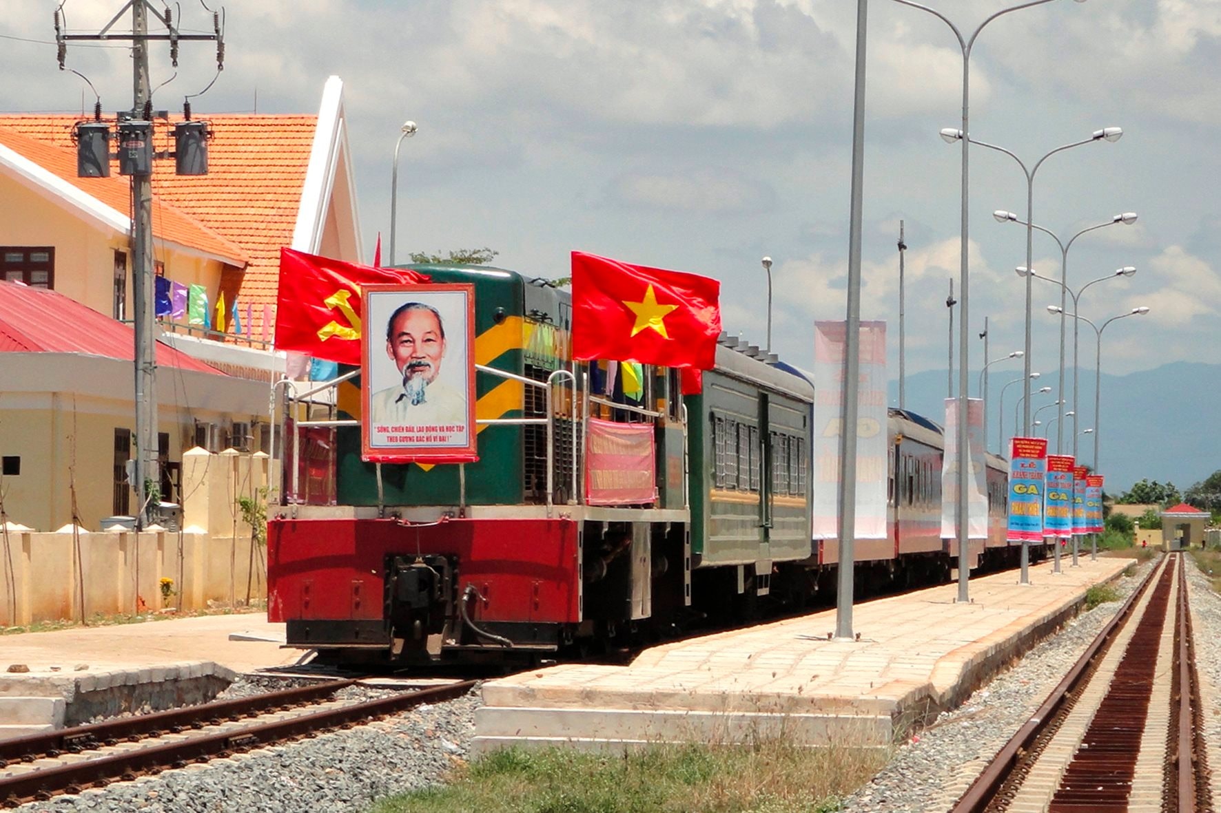 du-lich-phan-thiet-bang-tau-hoa-ivivu-2
