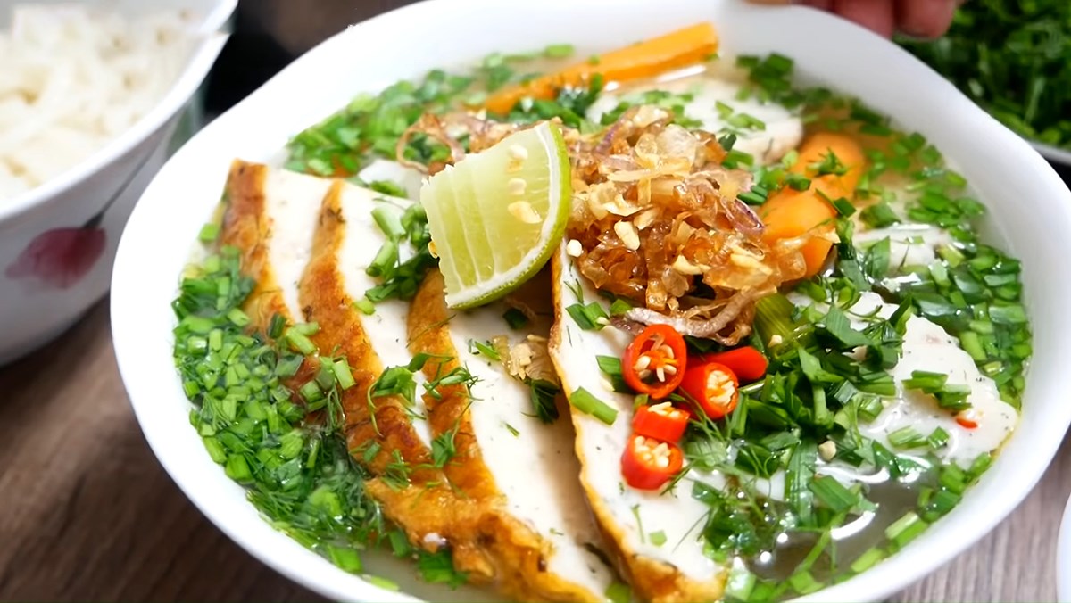 Bánh canh chả cá Phan Thiết đặc trưng