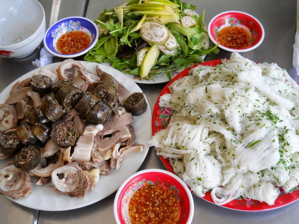 Đặc sản bánh hỏi lòng heo Phú Long