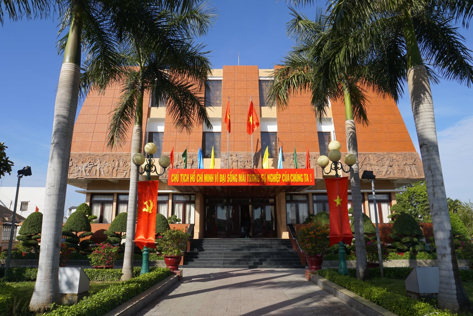 Khuôn viên bảo tàng Hồ Chí Minh tại Phan Thiết