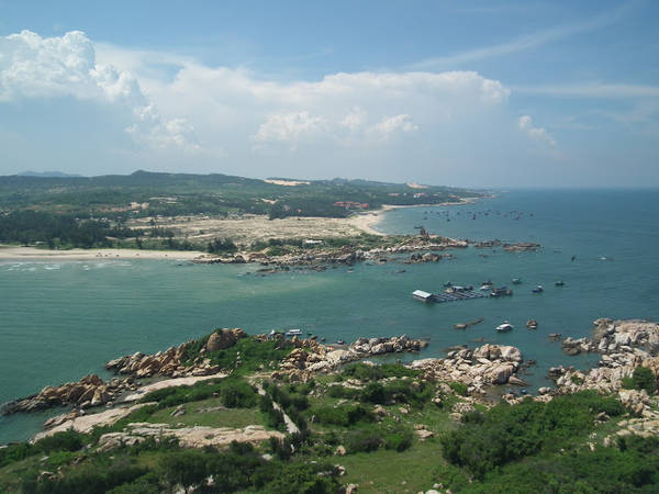 Khung cảnh từ ngọn hải đăng Mũi Kê Gà Phan Thiết