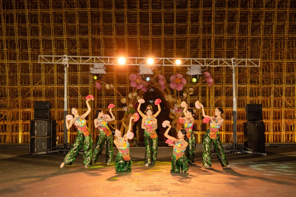 Biểu diễn nghệ thuật tại Nhà Tre Phú Quốc