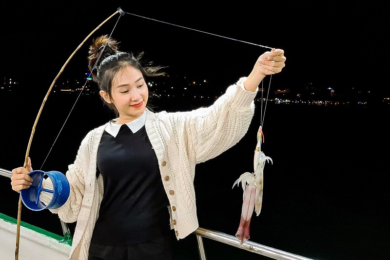 Câu mực đêm trải nghiệm du lịch Phú Quốc