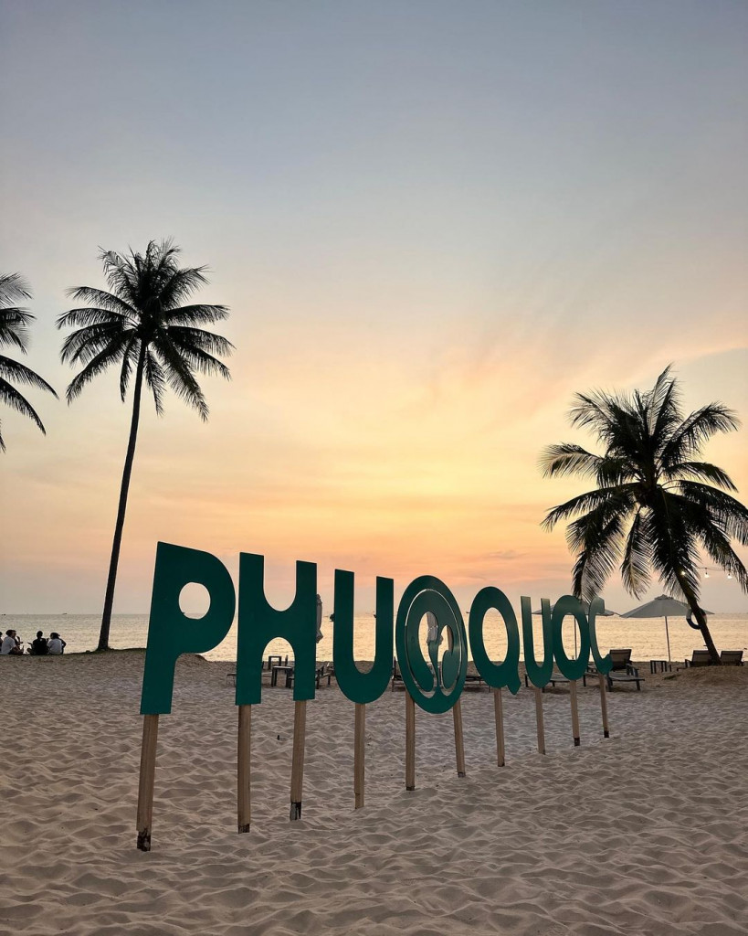 Xe limousine tour Phú Quốc Limousine