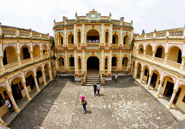 Dinh Hoàng A Tưởng.