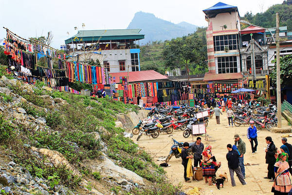 Chợ phiên Bắc Hà giữ nét truyền thống